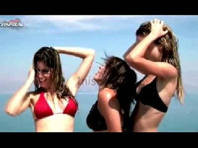 Seksi kızlardan ilginç dans!