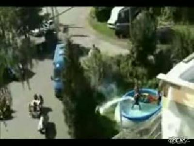 havuzda jet ski :))